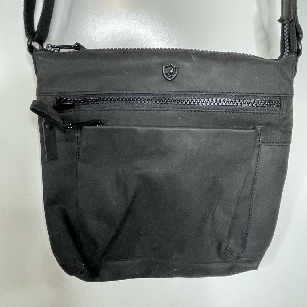 Cochor Black‎ Leather Crossbody Purse